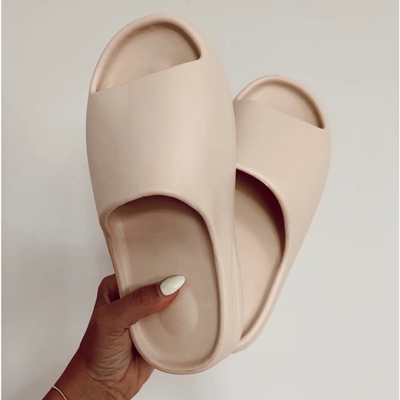 Anna “Breezy” Pillow Soft Slides Bone 7 - Picture 1 of 12